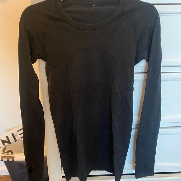 lululemon athletica Tops - Swiftly tech long sleeve crew